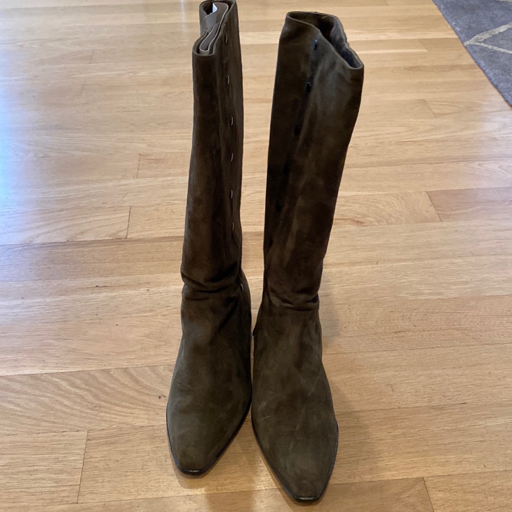 Never worn green suede boots